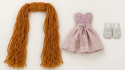 Interchangeable yarn hair, dress and shoes for one doll look